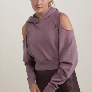 Mono B Cold-Shoulder Cropped Hoodie Top in Mauve